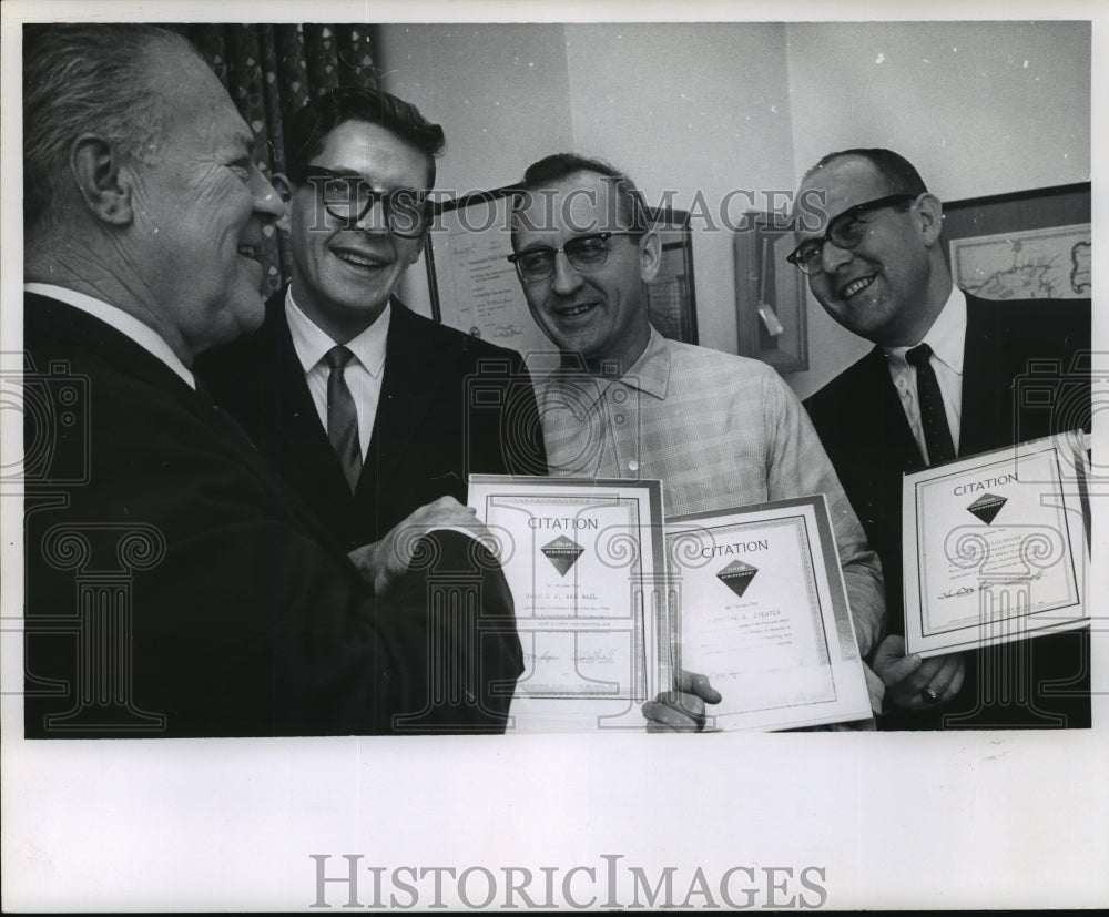 1964 Press Photo Courtland Conlee with Journal Jr Achievement and Officers-Historic Images