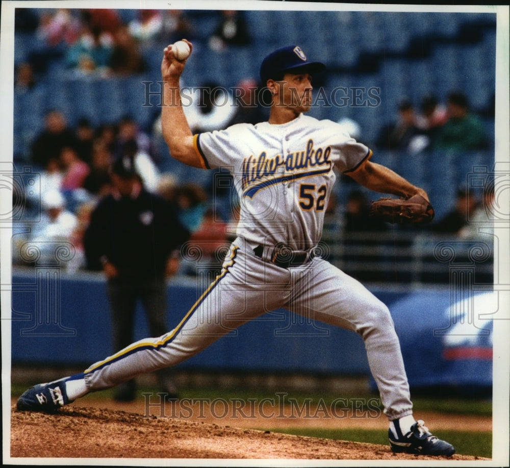 1993 Press Photo Mike Boddicker in his first game with the Milwaukee Brewers - Historic Images