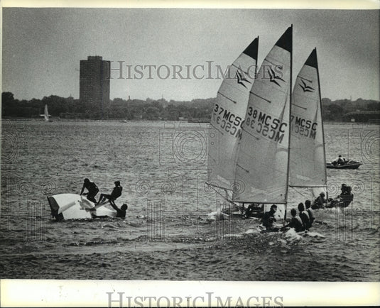 1983 Press Photo Boat in trouble during "saloon" race Lakefront Sailing Festival-Historic Images