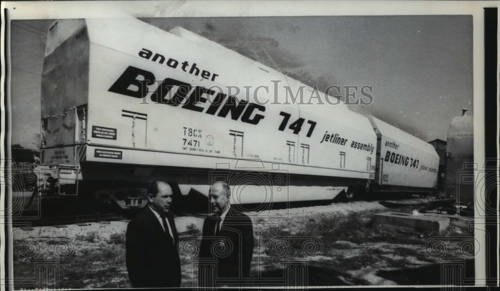 Press Photo W.A. Starmer and Ernie Soloman with Boeing cars leaving Kansas - Historic Images