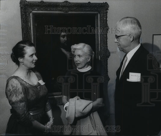 1957 Press Photo Mrs. Harold Brock (left) with her husband & Mrs. Alfred Boerner - Historic Images
