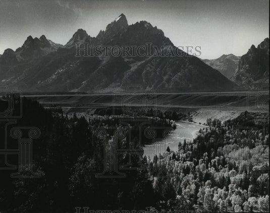 1974 Press Photo Mountain Scene by Robert Nandell of Milwaukee Journal - Historic Images