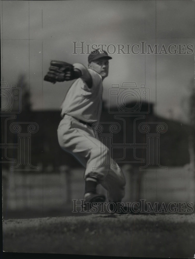 1950 Press Photo Baseball player Bill Hoefh throwing the ball - Historic Images