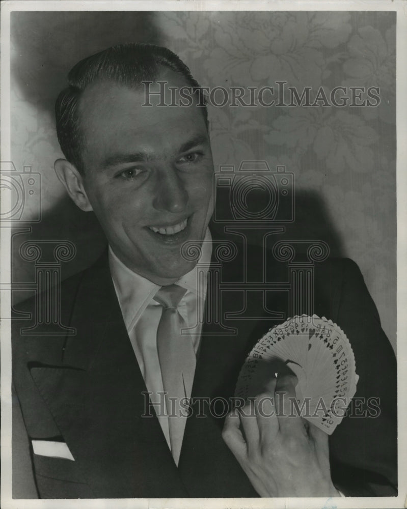 1957 Press Photo Walt R. Bode of Houdini Club Convention, Milwaukee, Wisconsin - Historic Images