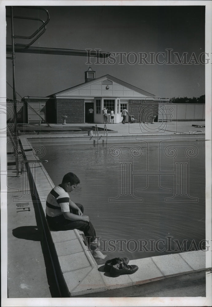 1960 Press Photo Elm Grove Swimming Pool, Wisconsin Tested by Michael Brown-Historic Images