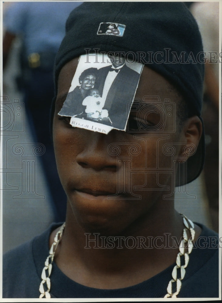 1993 Press Photo Ty Jamison Attending the Funeral of Reggie Lewis in Boston - Historic Images