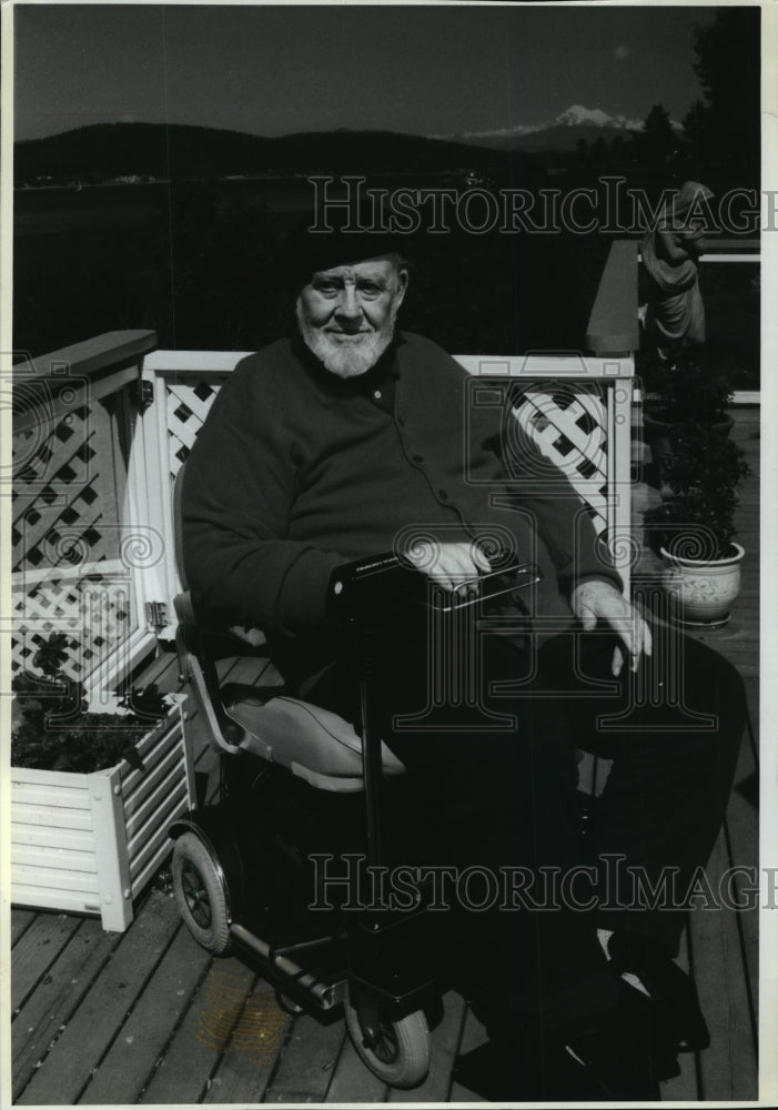 1933 Press Photo Burl Ives at Home in Anacortes, Washington, Fidalgo Island - Historic Images