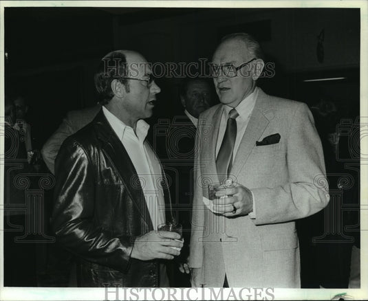 1982 Press Photo Chuck Hiller & Joe McDonald of Major League Baseball - Historic Images