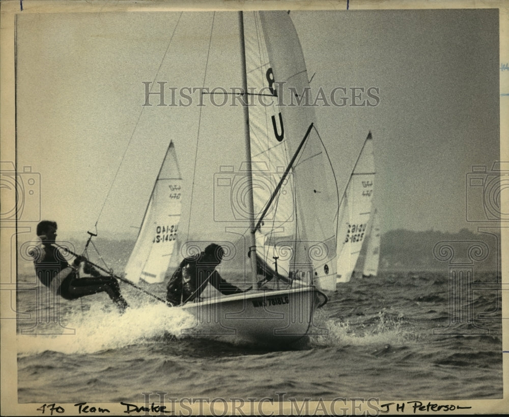 1988 Press Photo Jared Drake and his father Douglas Drake compete in a boat race - Historic Images