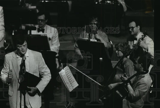 1989 Press Photo Radio personality Garrison Keillor, the Performing Arts Center - Historic Images
