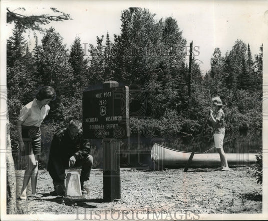 1964 Press Photo Boundary marker at the E. terminus between Michigan & Wisconsin - Historic Images