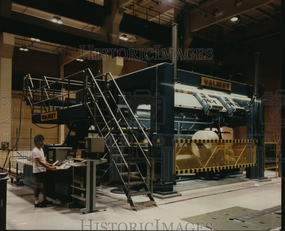 1994 Press Photo Consolidated Papers Inc. ordered this multi-station winder.-Historic Images