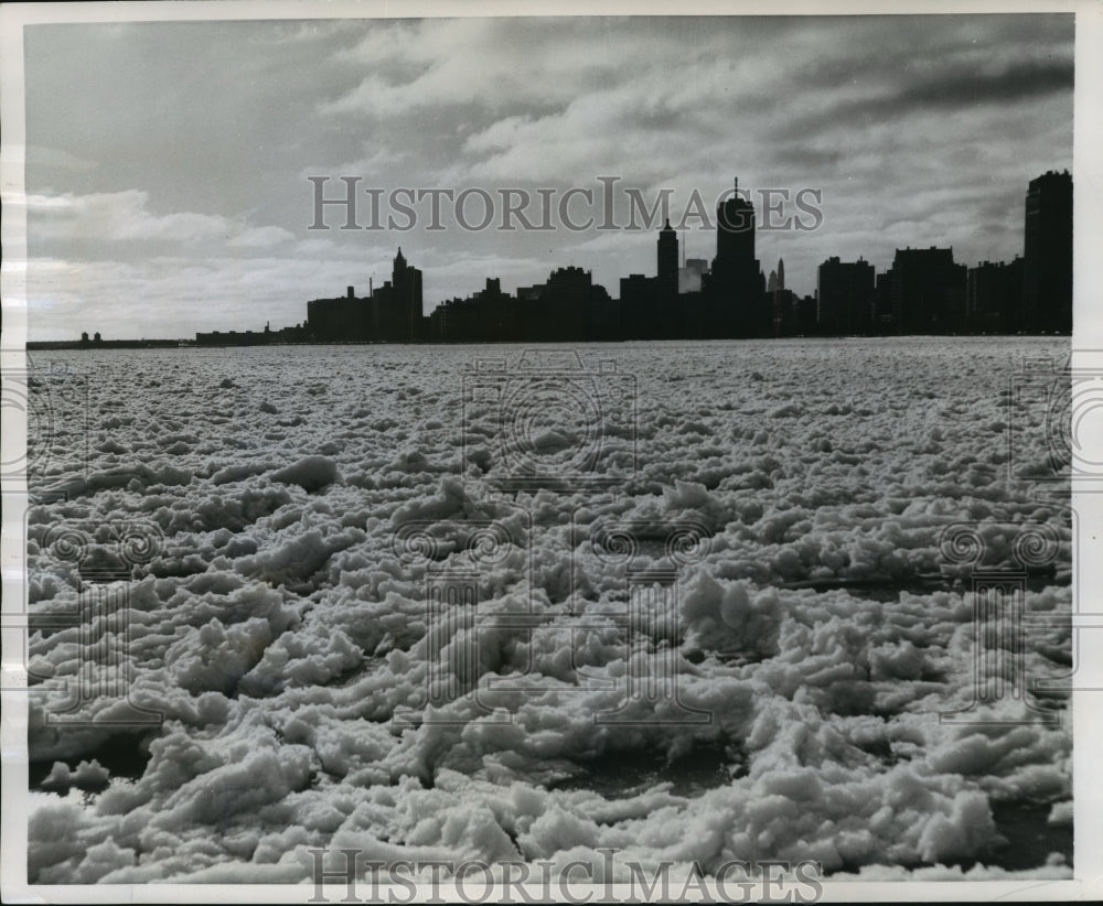 1956 Press Photo In a Mass Of Ice at Chicago&#39;s North Avenue Beach - mja85631-Historic Images