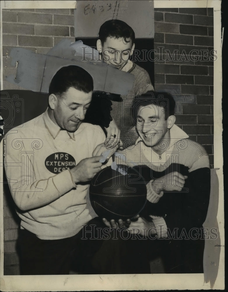 1938 Press Photo Bunny Brief and sons Randoff and Rifzis at Forest home center. - Historic Images