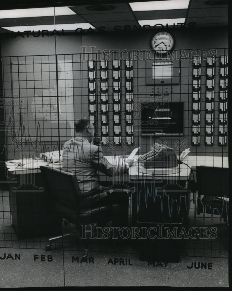 1959 Press Photo Dispatch Center of Milwaukee Gas Light Company, Wisconsin- Historic Images