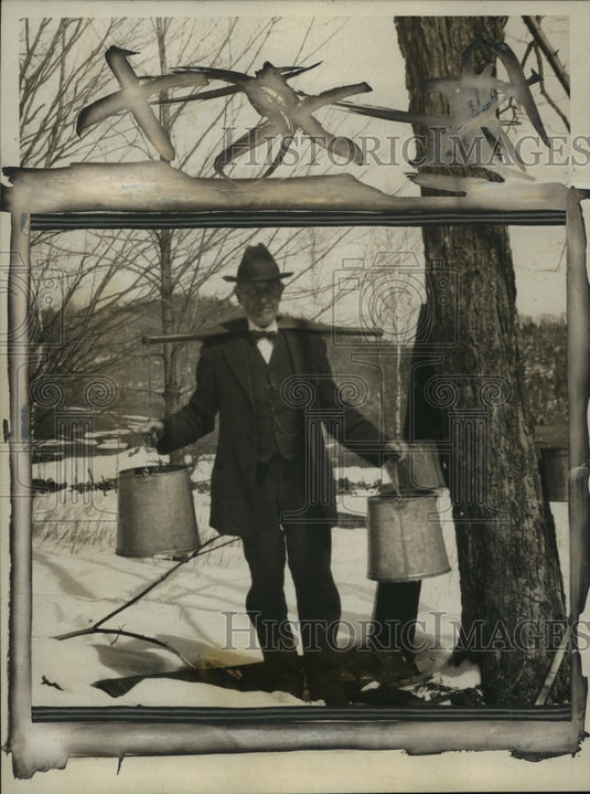 1924 Press Photo Colonel John C. Coolidge at a Plymouth farm collecting sap - Historic Images