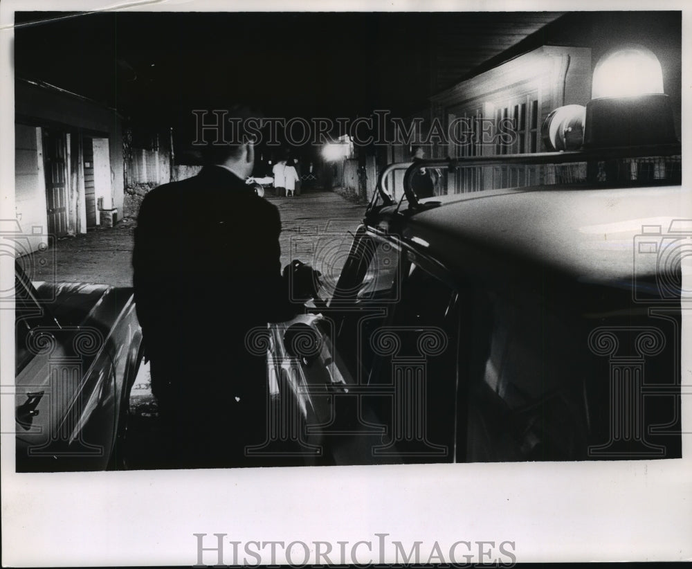 1964 Press Photo Scene of Teenage Shooting, North 23rd Street, Milwaukee-Historic Images