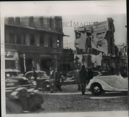 1952 Charred walls of Cairo's Shepherd's hotel after rioting, Egypt - Historic Images
