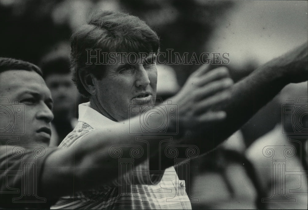1985 Press Photo Golfer Charles Coody with Caddy at Greenfield - mja86629 - Historic Images