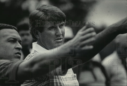 1985 Press Photo Golfer Charles Coody with Caddy at Greenfield - mja86629 - Historic Images