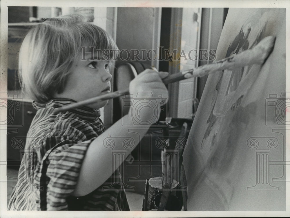 1975 Press Photo University School of Milwaukee, River Hills; Nursery Student - Historic Images