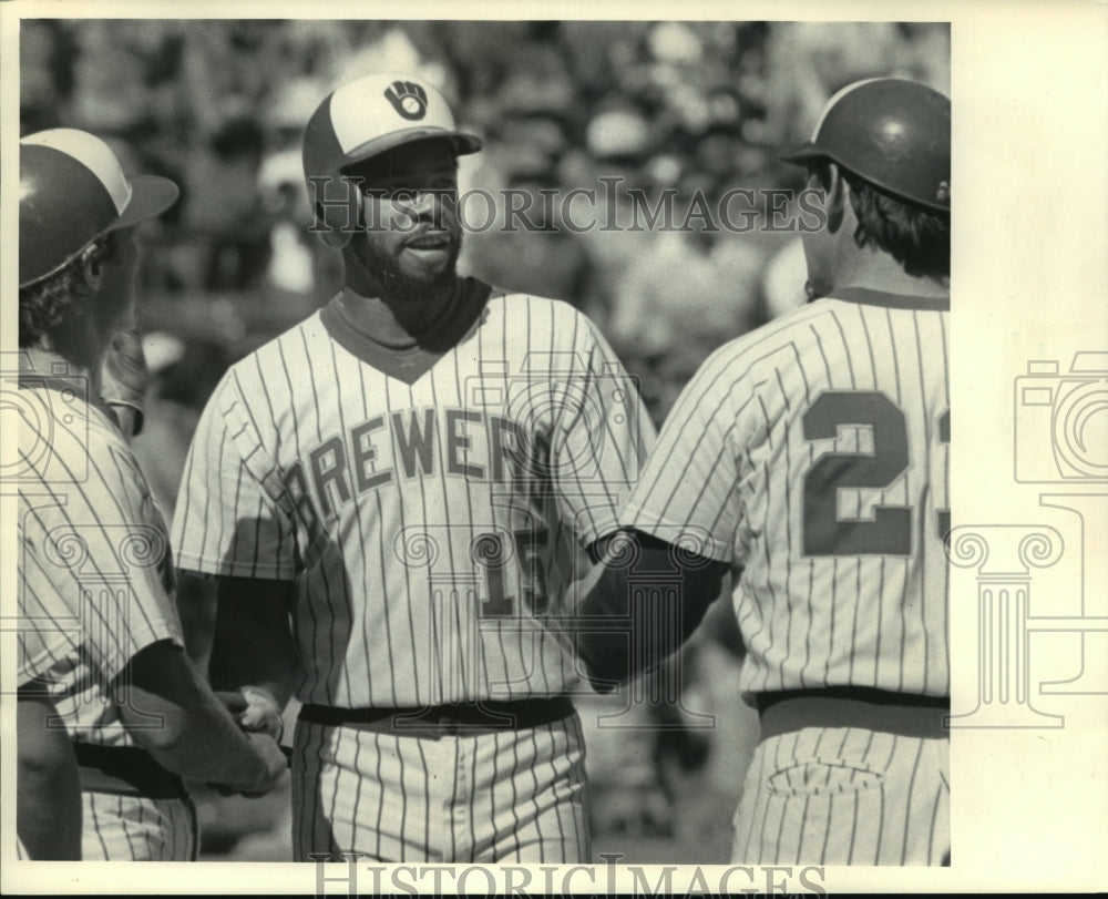 1983 Press Photo Milwaukee Brewers Cecil Cooper at County Stadium after a homer - Historic Images