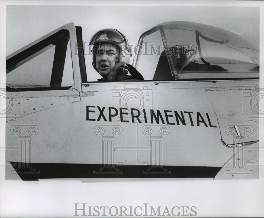 1961 Press Photo Ken Cook of the Ken Cook Publishing Company, Milwaukee- Historic Images