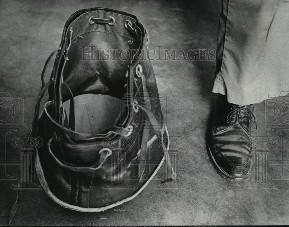 1975 Press Photo Rhinoceros Boot Compared to Man&#39;s Shoe Size - mja87028 - Historic Images