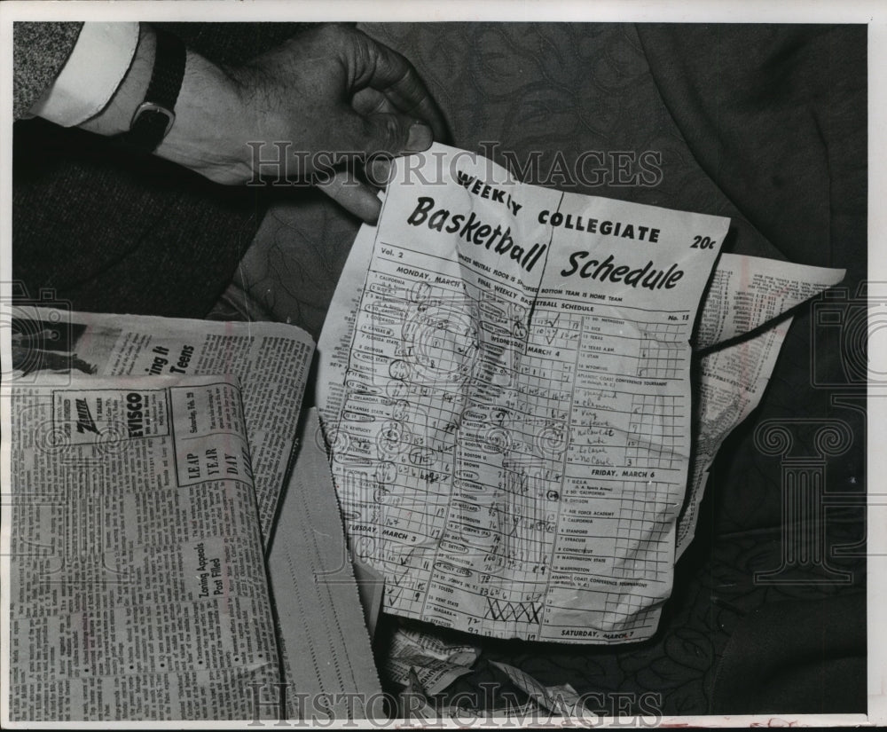 1964 6 Men Arrested Milwaukee Raid - Historic Images