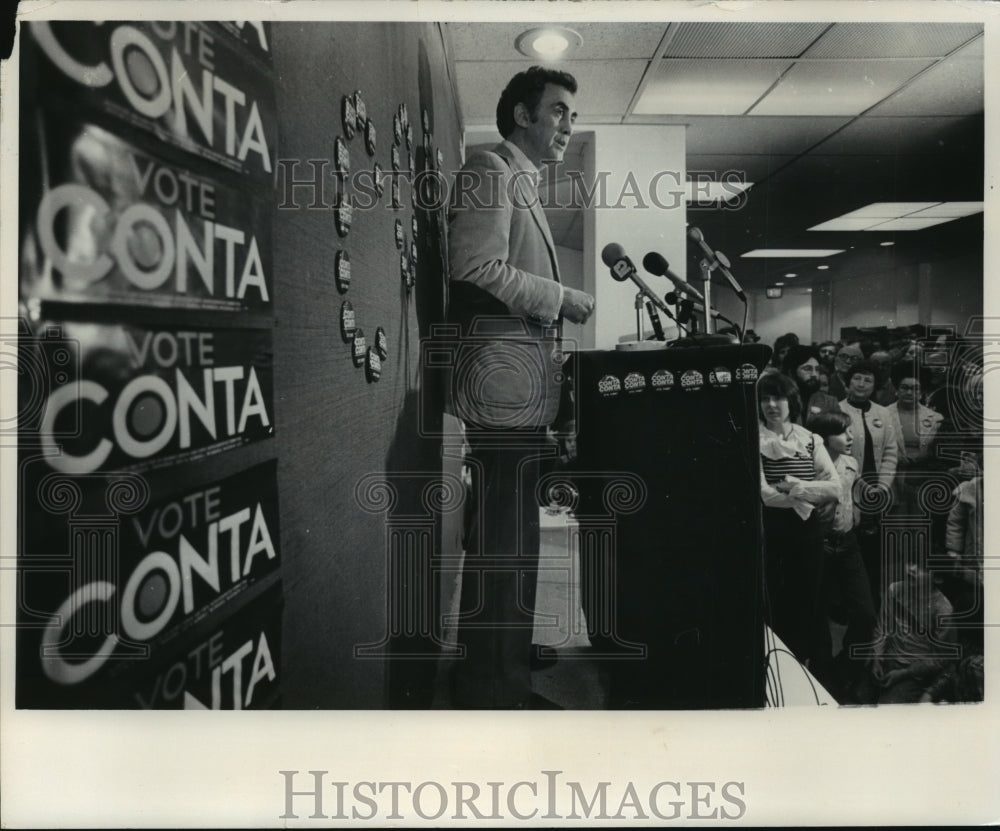 1979 Dennis Conta opens his South Side campaign headquarters-Historic Images