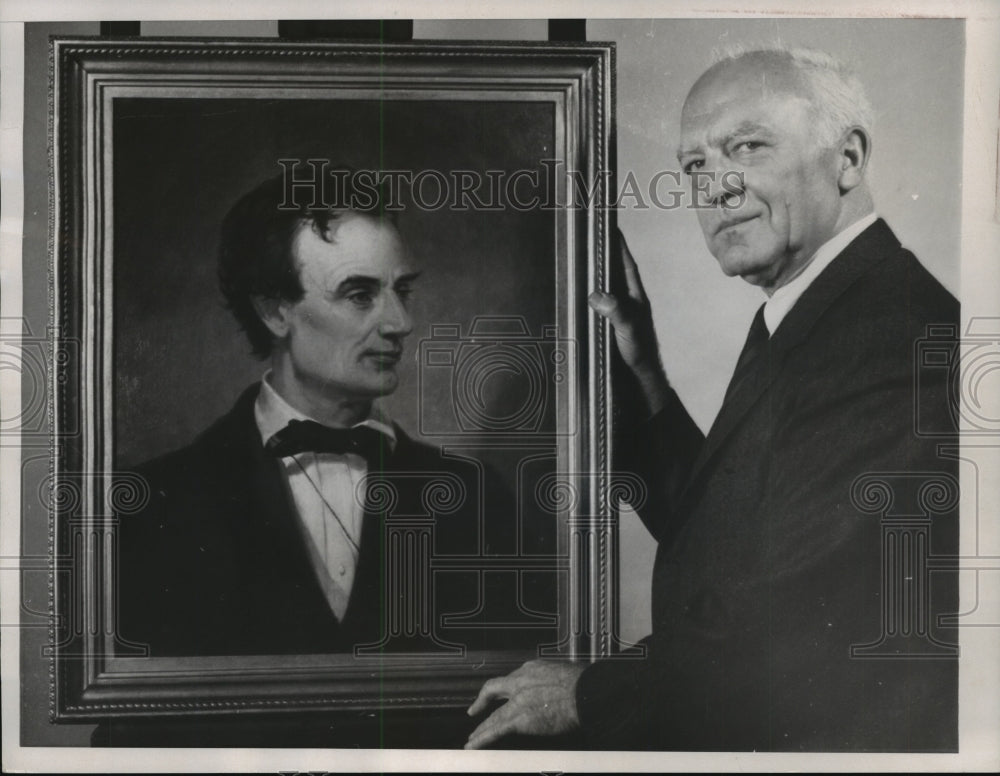1959 Paul M. Angle views the portrait of Lincoln painting-Historic Images