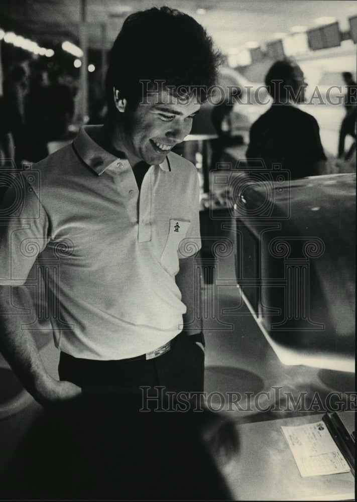 1983 Press Photo Bowler- Tony Contreras - mja87302 - Historic Images