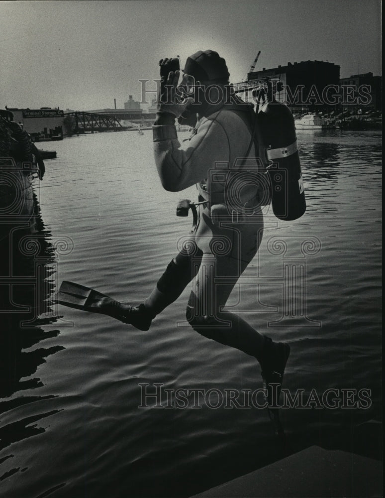 1986 Press Photo Underwater Construction Worker and Diver Peter Scotland - Historic Images