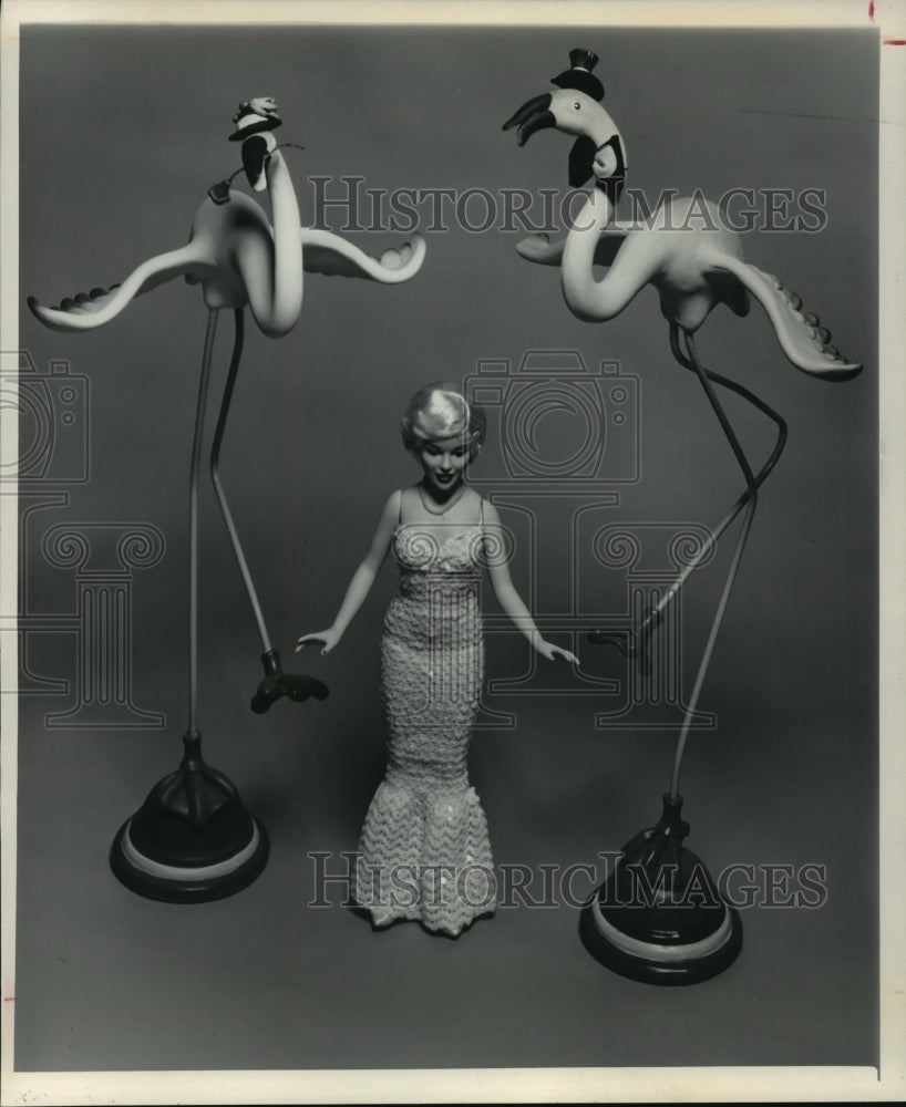 1983 Press Photo Flamingos Dressed as Movie Stars with Marilyn Monroe Doll - Historic Images