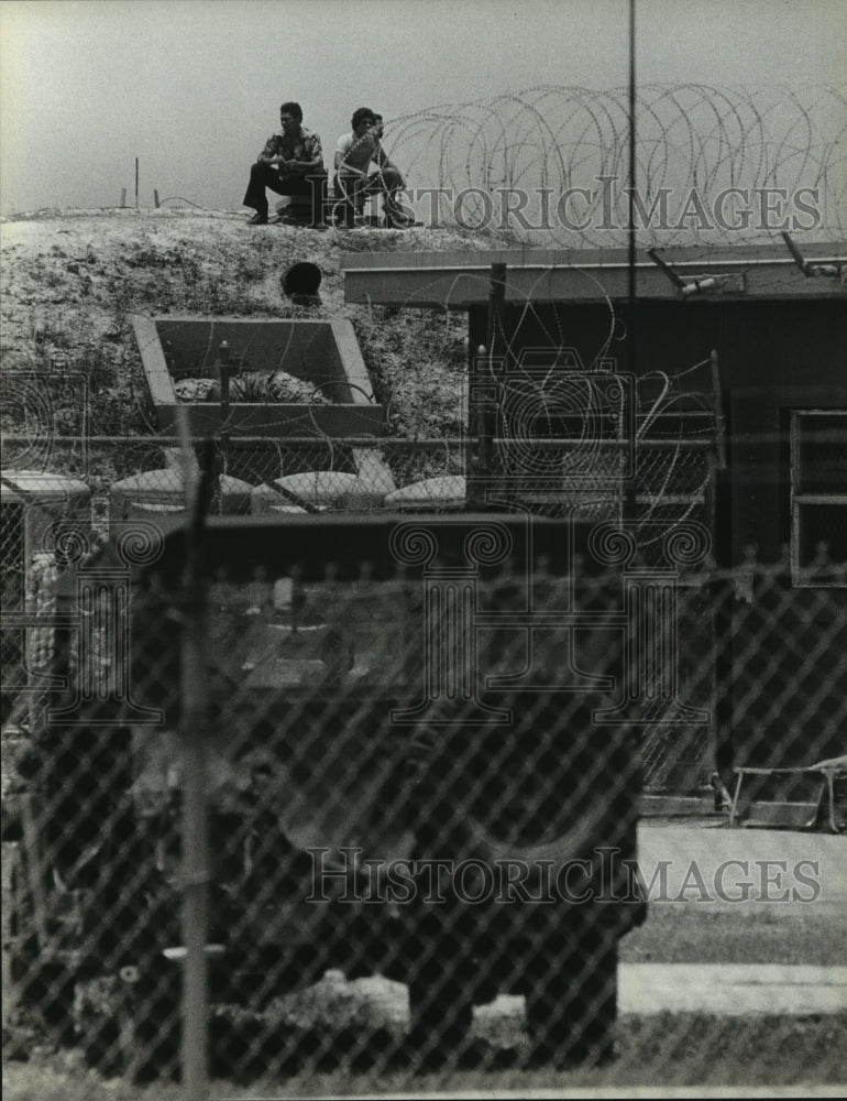 1980 Press Photo Cuban Refugees on Bunker in Florida - mja88008 - Historic Images