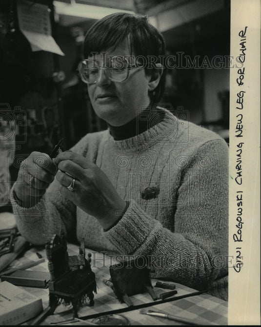 1984 Press Photo Gini Rogowski Carves a Leg for a Doll House Chair-Historic Images