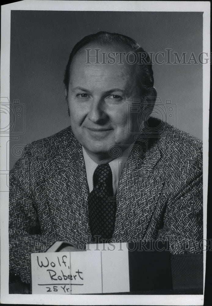 1973 Press Photo Robert (Bob) Wolf, Milwaukee Journal Sentinel Employee - Historic Images