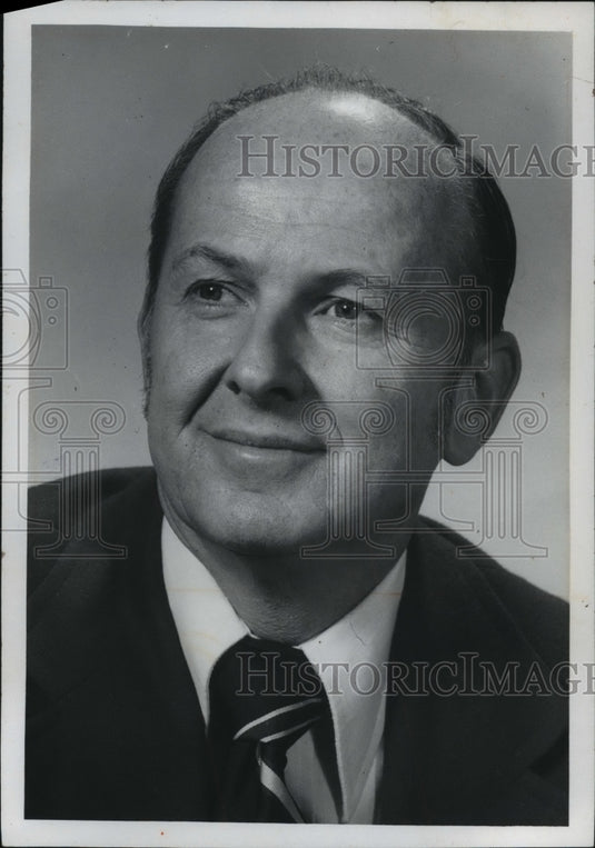 1975 Press Photo Bob Wolf, Milwaukee Journal Sentinel Employee - mja88152-Historic Images