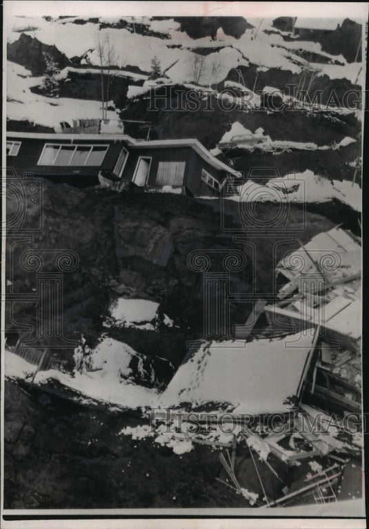 1964 Press Photo homes in Anchorage at Turnagain bluff destroyed by earthquake-Historic Images