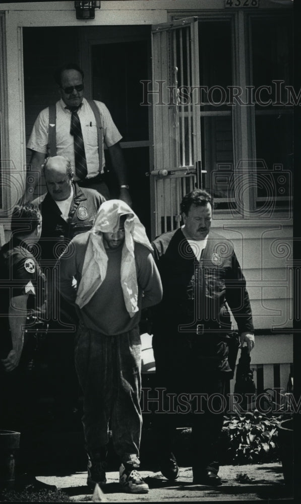 1991 Press Photo Man Arrested at North 26th Street for Holding Child Hostage - Historic Images