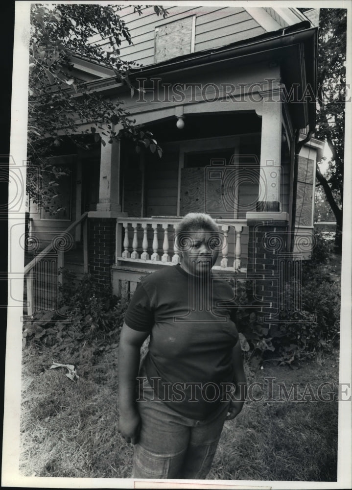 1989 Press Photo Joann Sanders, Victim of Housing Scam, Milwaukee - mja88341-Historic Images
