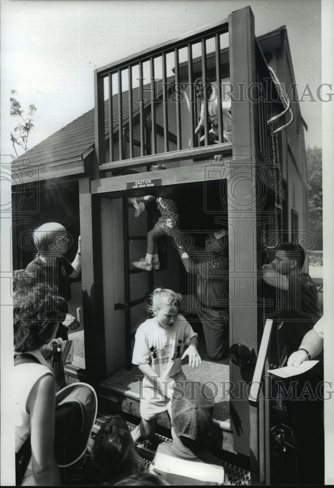 1989 Press Photo Fire Safety Display at Children&#39;s Fest, Maier Festival Park - Historic Images
