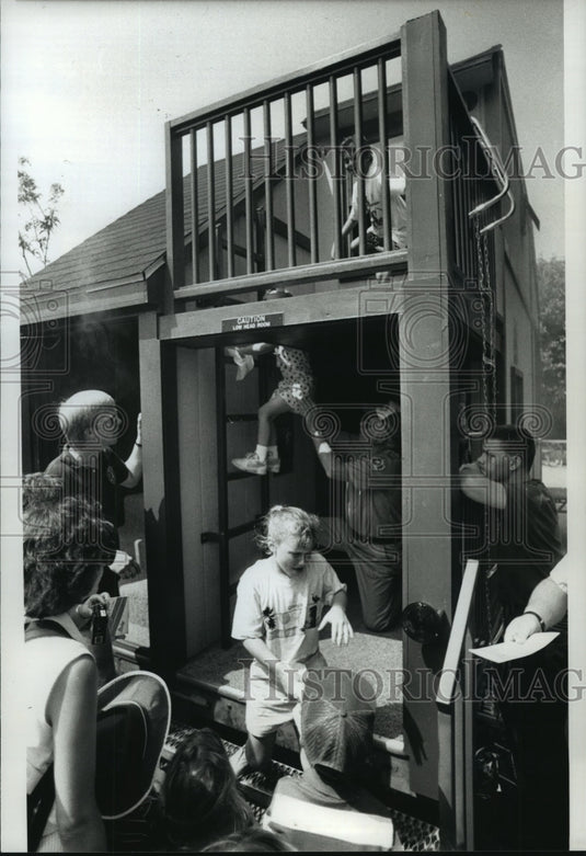 1989 Press Photo Fire Safety Display at Children's Fest, Maier Festival Park - Historic Images