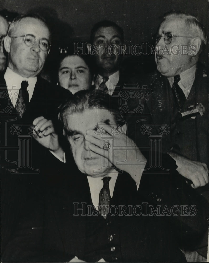 1951 Press Photo John L. Lewis, hard-coal labor boss, wipes a tear from his eye - Historic Images