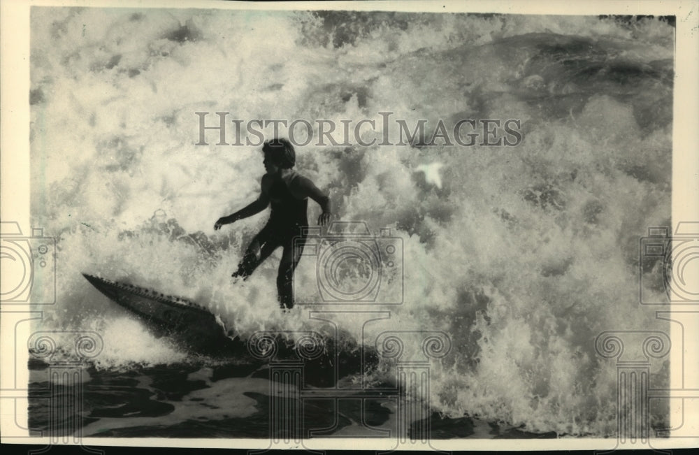 1988 Press Photo Surfer Riding Waves at Santa Cruz, California - mja88712-Historic Images