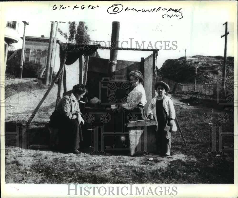 1906 Press Photo Monaco Family after earthquake, San Francisco, California-Historic Images