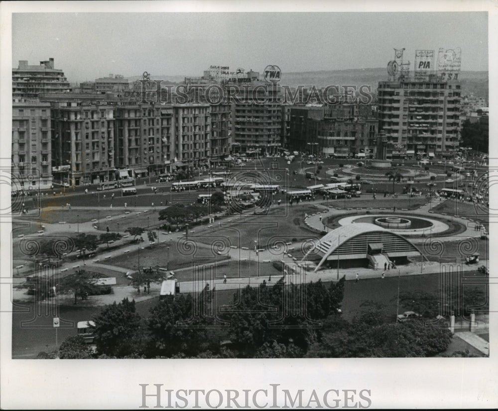 1968 Press Photo Downtown Cairo, Egypt with Bus Station - mja89053 - Historic Images