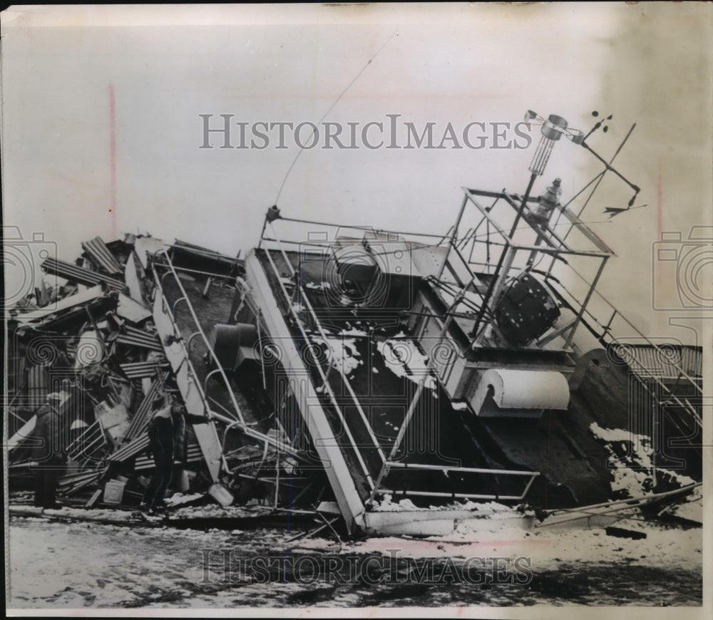1964 Press Photo Anchorage, Alaska, Airport Tower Wrecked in Earthquake-Historic Images