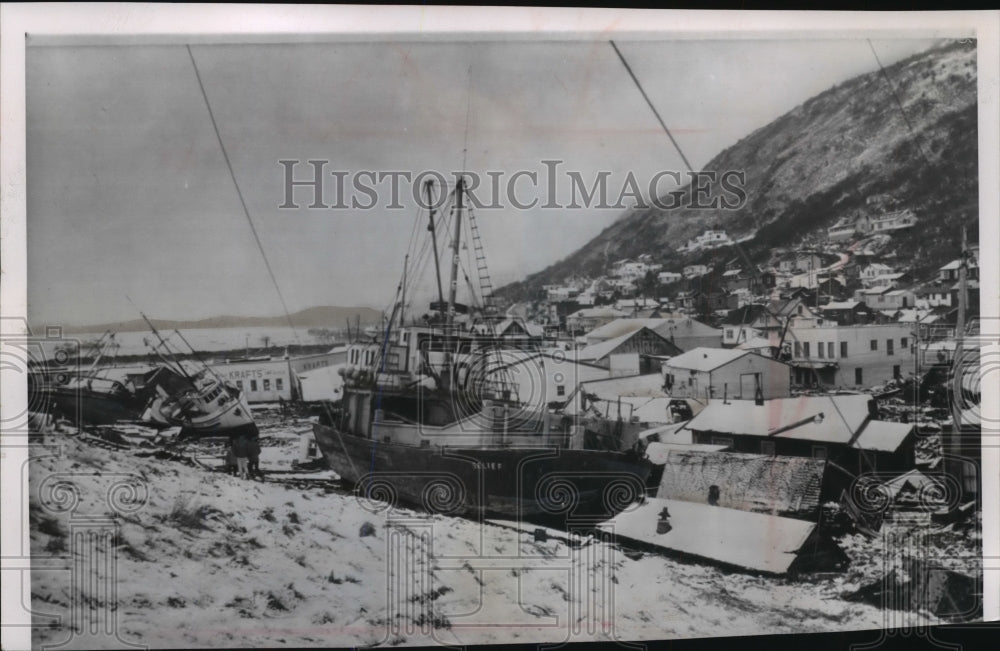 1964 Press Photo Fishing boats run ashore after Kodiak, Alaska earthquake-Historic Images