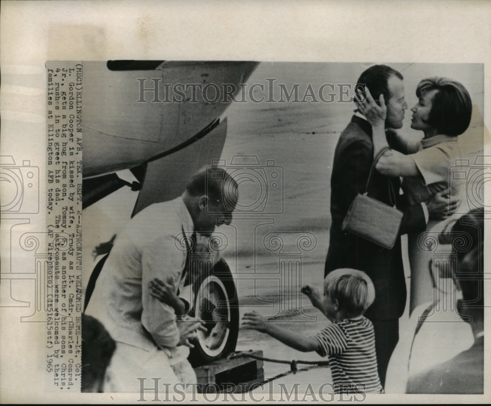 1965 Gordon Cooper kisses his wife as Conrad's sons greet him-Historic Images